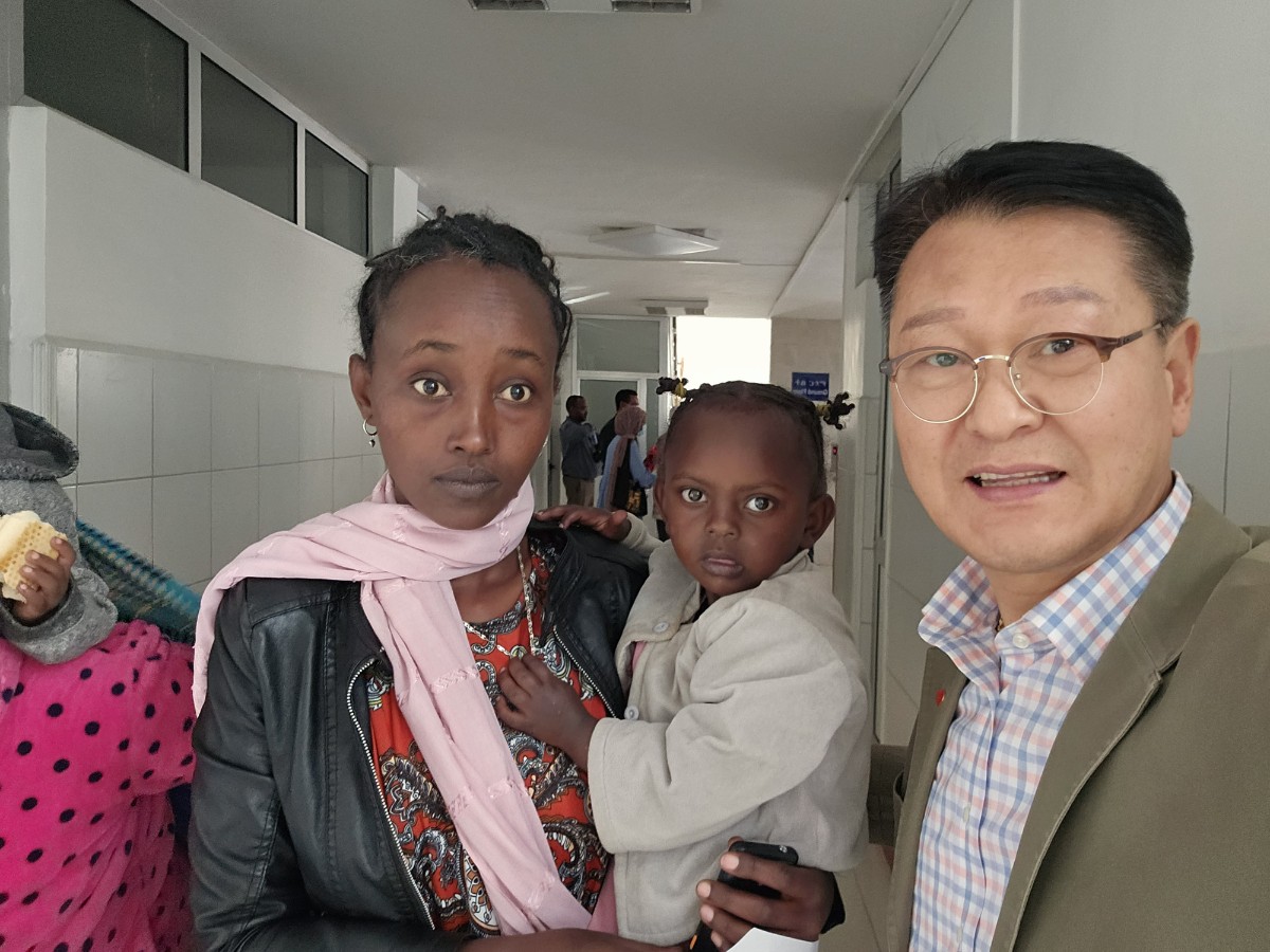 김상기 이사장은 에디오피아 참전용사들의 후손 5명의 심장병치료를 돕기 위해 부천세종병원과 함께 에디오피아 국립심장병원과 Mou를 체결했다