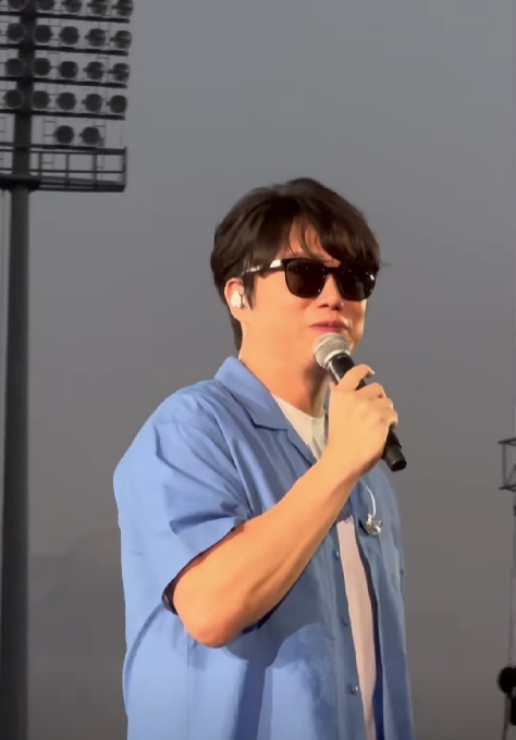 쏘럭스 GINO 선글라스를 착용한 성시경. /사진 제공 : 쏘럭스