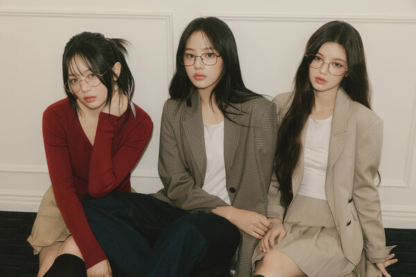 ▲ 뉴진스 하니 ‘카린 LIKA O’,  뉴진스 민지 ‘카린 LIKA S’,  뉴진스 다니엘 ‘카린 EDELL S’