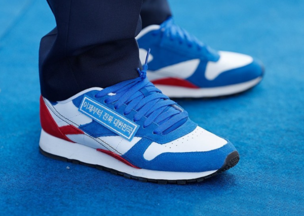 ▲이재명 대선후보가 착용한 ‘리복 클래식 레더’ 