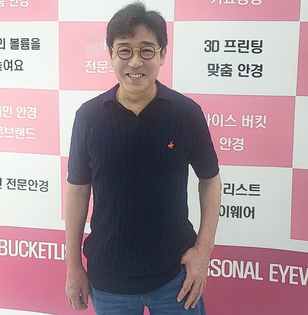 ▲‘몽키스패너 ORION1 C11’ 을 착용한 가수 조관우 