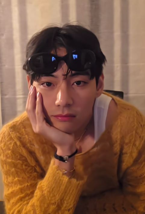 ▲사진출처=위버스 라이브 방송 7월 14일, 7월 15일 캡처