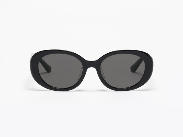 ▲걸그룹 하이키(HI-KEY) 옐이 착용한 '캘빈 클라인 CK-24568SLBK’