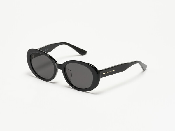 ▲걸그룹 하이키(HI-KEY) 옐이 착용한 '캘빈 클라인 CK-24568SLBK’