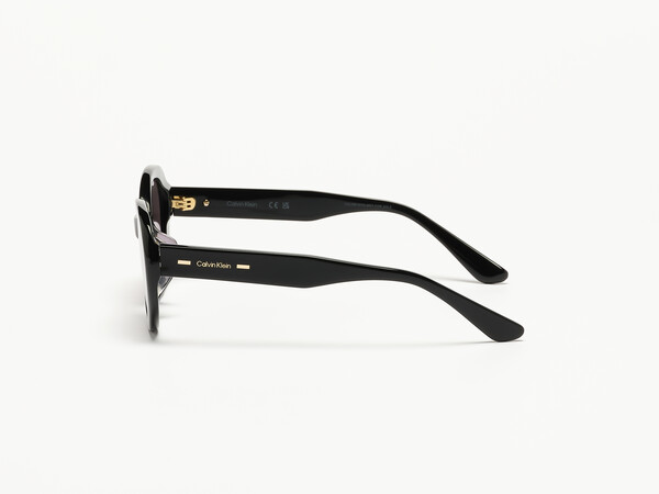 ▲걸그룹 하이키(HI-KEY) 옐이 착용한 '캘빈 클라인 CK-24568SLBK’