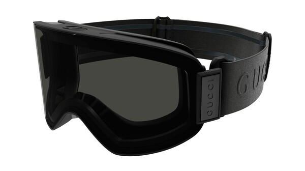 ▲구찌 로고와 메탈 플라크가 더해진 엘라스틱 밴드가 특징인 스키 마스크다. 미러 렌즈 또는 GG 모노그램 패턴이 더해진 포토크로믹 렌즈 버전으로 제공된다.
