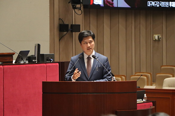우재준 국회의원은 예결위 활동을 통해 안경산업을 한류연관산업에 포함시켜 집중적인 지원을 받을 수 있게 만들었다.